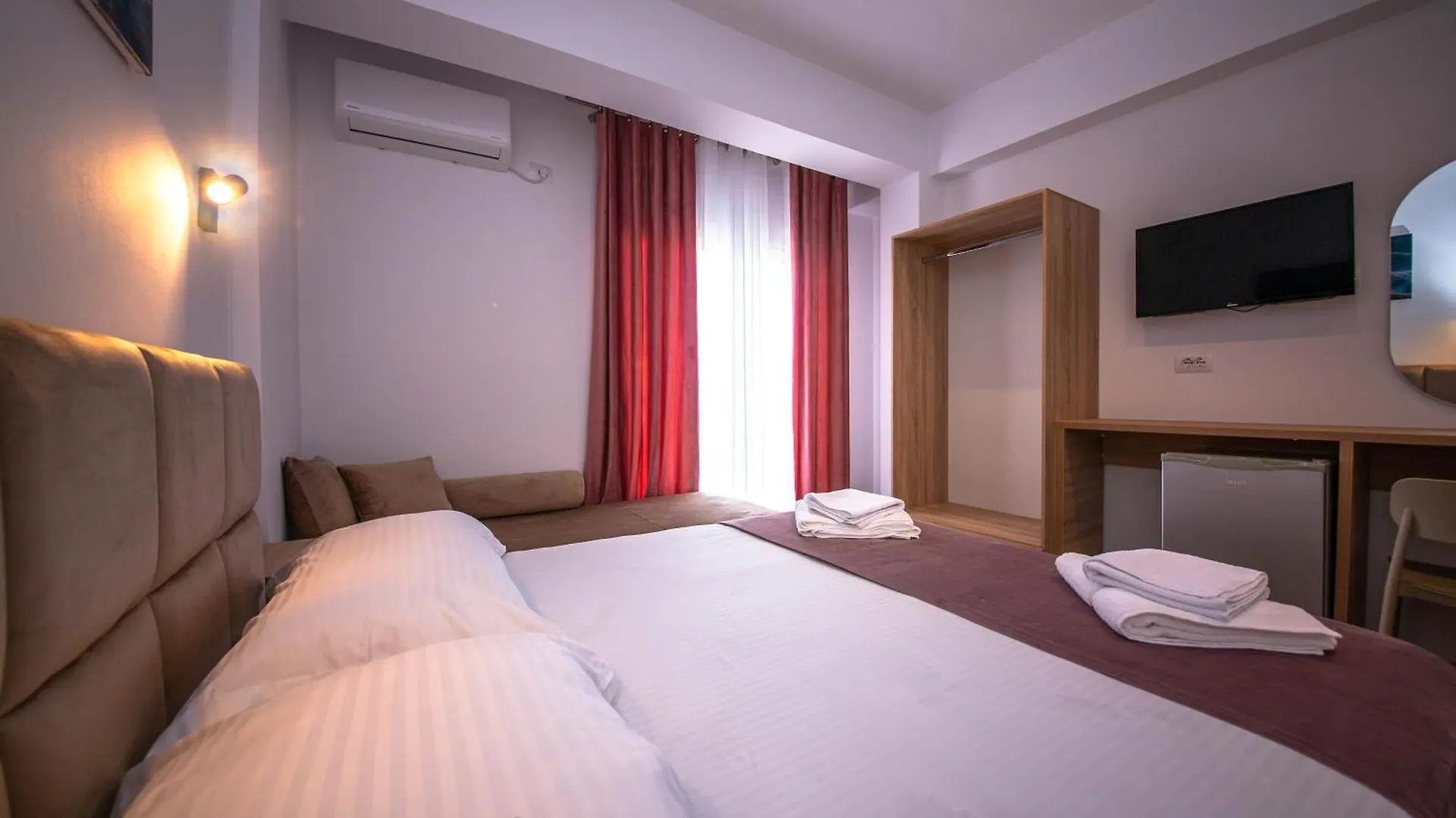 Guest house Hotel Perla Ksamil