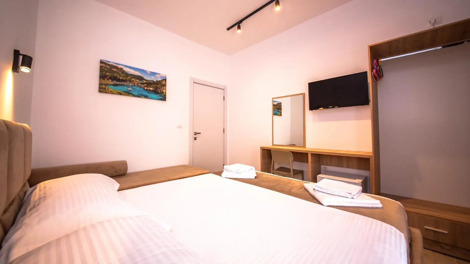 Hotel Perla Ksamil 2*,