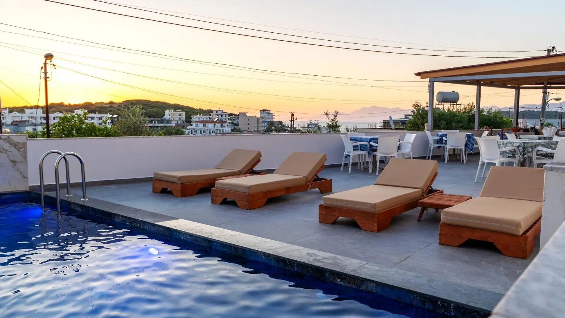 Hotel Perla Ksamil 2*,  Albania